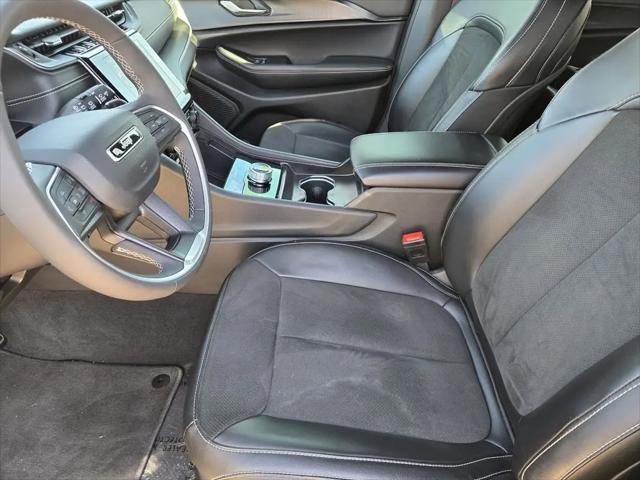 2025 Jeep Grand Cherokee L Altitude 4x2