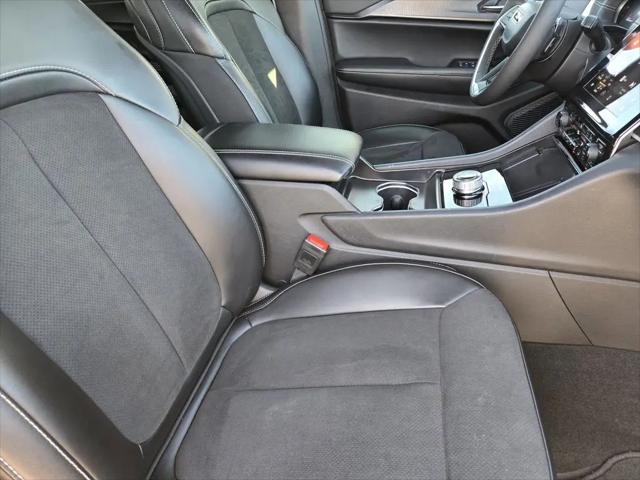 2025 Jeep Grand Cherokee L Altitude 4x2