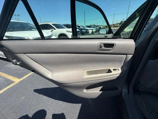 2004 Toyota Camry LE