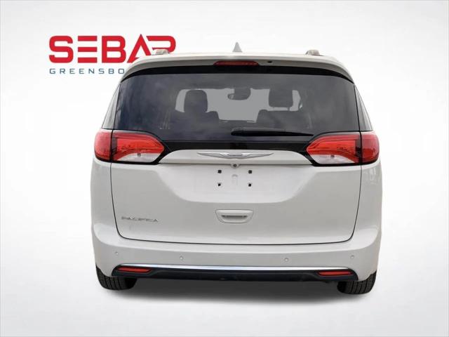 2017 Chrysler Pacifica Touring-L Plus