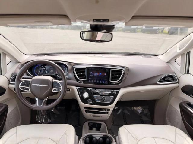 2017 Chrysler Pacifica Touring-L Plus