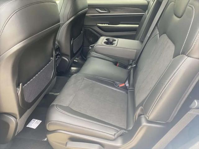 2026 Jeep Grand Cherokee L Altitude 4x2