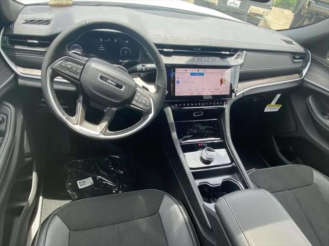 2026 Jeep Grand Cherokee L Altitude 4x2