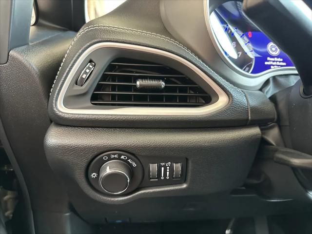 2027 Chrysler Pacifica Select AWD