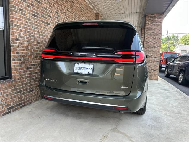 2027 Chrysler Pacifica Select AWD