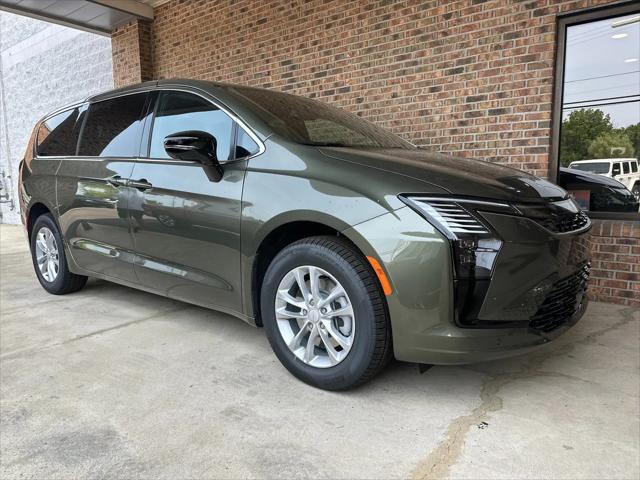2027 Chrysler Pacifica Select AWD