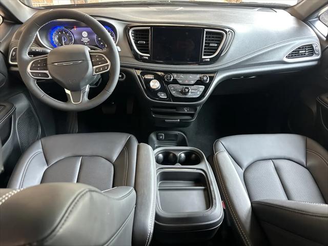 2027 Chrysler Pacifica Select AWD