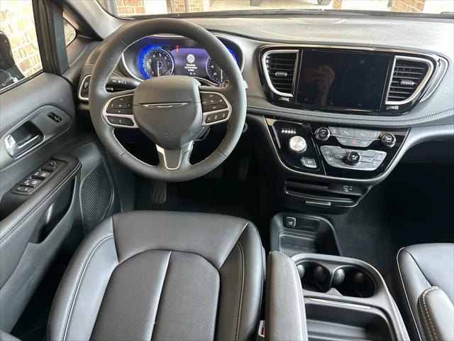 2027 Chrysler Pacifica Select AWD