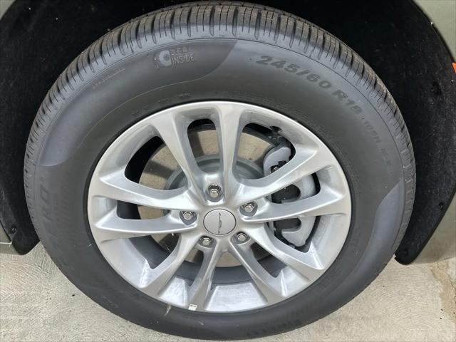 2027 Chrysler Pacifica Select AWD