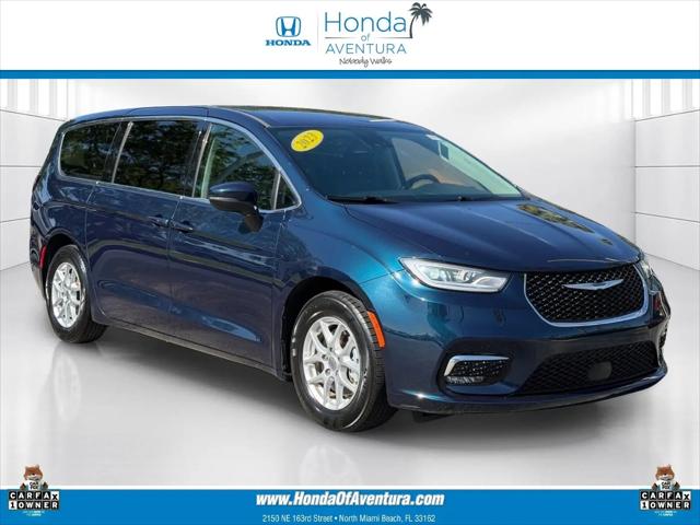 2023 Chrysler Pacifica Touring L for sale in North Miami Beach, FL