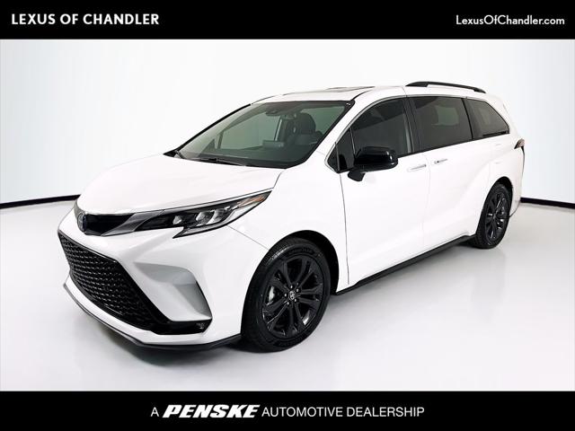 2023 Toyota Sienna XSE 7-Passenger Hybrid FWD's photo