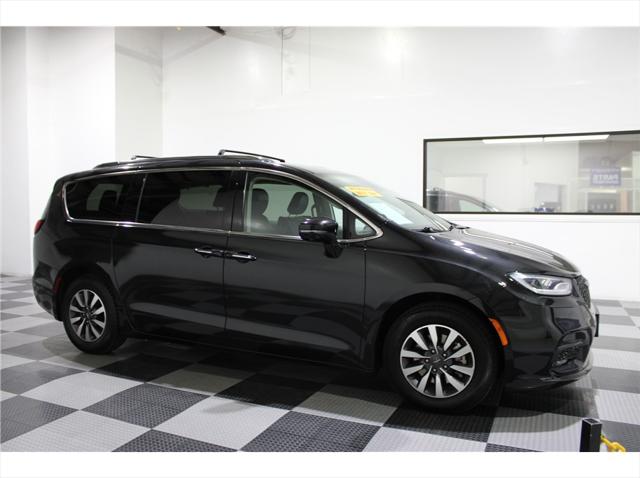2021 Chrysler Pacifica Hybrid Touring L for sale in Merced, CA