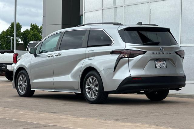 2024 Toyota Sienna XLE