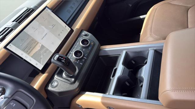 2025 Land Rover Defender 110 P525 V8