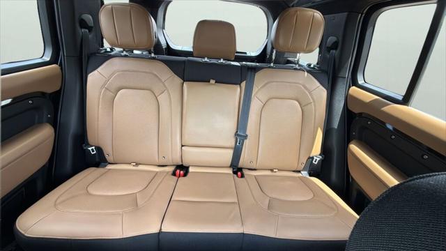 2025 Land Rover Defender 110 P525 V8