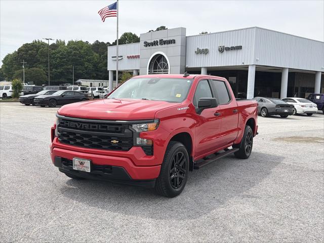 2022 Chevrolet Silverado 1500 4WD Crew Cab Short Bed Custom