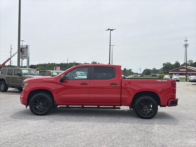 2022 Chevrolet Silverado 1500 4WD Crew Cab Short Bed Custom