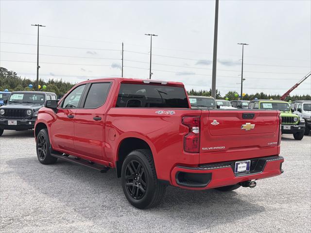 2022 Chevrolet Silverado 1500 4WD Crew Cab Short Bed Custom