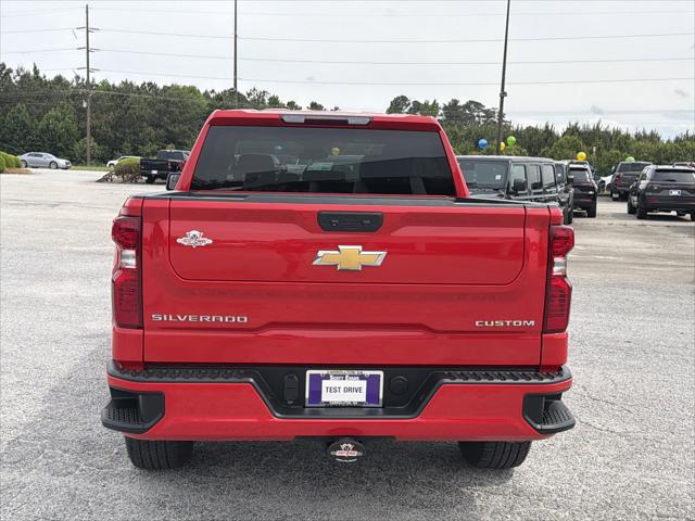 2022 Chevrolet Silverado 1500 4WD Crew Cab Short Bed Custom
