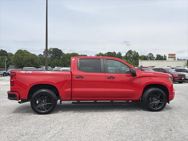 2022 Chevrolet Silverado 1500 4WD Crew Cab Short Bed Custom