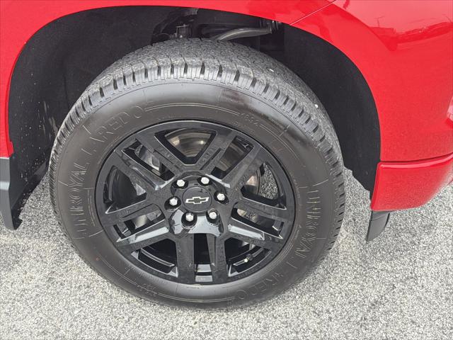 2022 Chevrolet Silverado 1500 4WD Crew Cab Short Bed Custom