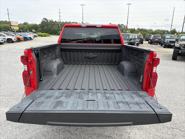 2022 Chevrolet Silverado 1500 4WD Crew Cab Short Bed Custom