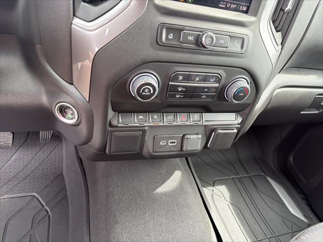 2022 Chevrolet Silverado 1500 4WD Crew Cab Short Bed Custom