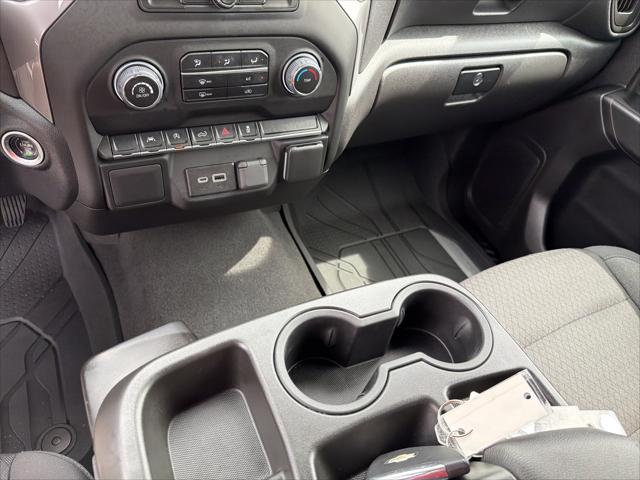 2022 Chevrolet Silverado 1500 4WD Crew Cab Short Bed Custom