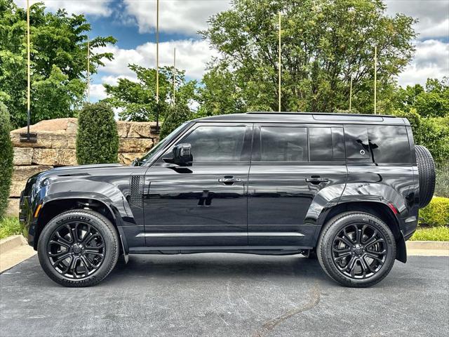 2026 Land Rover Defender P635 OCTA Black
