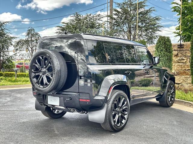 2026 Land Rover Defender P635 OCTA Black