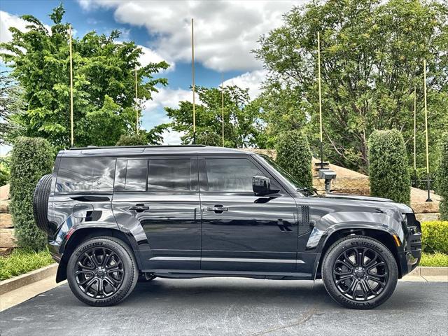 2026 Land Rover Defender P635 OCTA Black