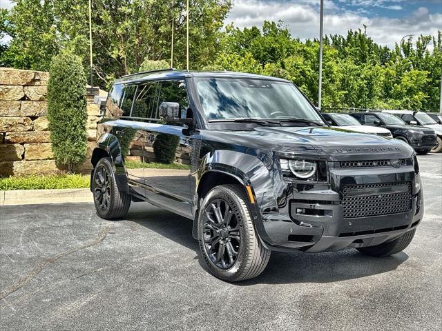 2026 Land Rover Defender P635 OCTA Black