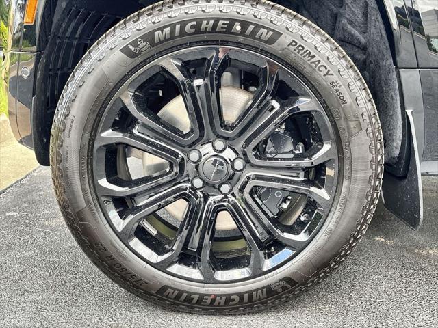 2026 Land Rover Defender P635 OCTA Black