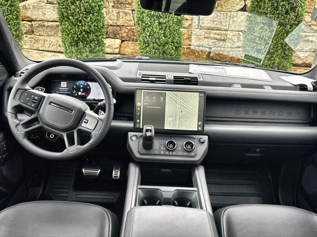2026 Land Rover Defender P635 OCTA Black