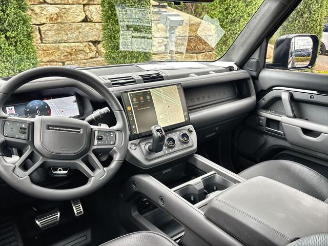 2026 Land Rover Defender P635 OCTA Black