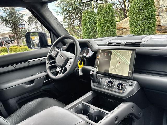 2026 Land Rover Defender P635 OCTA Black