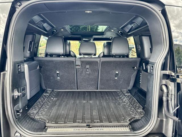 2026 Land Rover Defender P635 OCTA Black