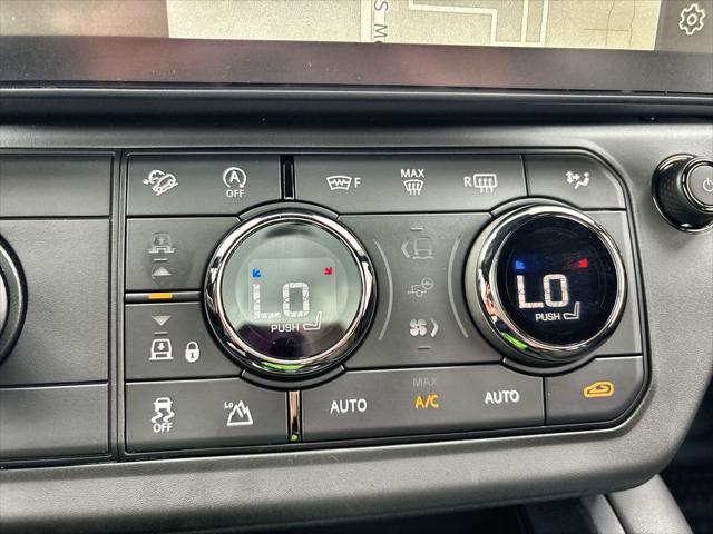 2026 Land Rover Defender P635 OCTA Black