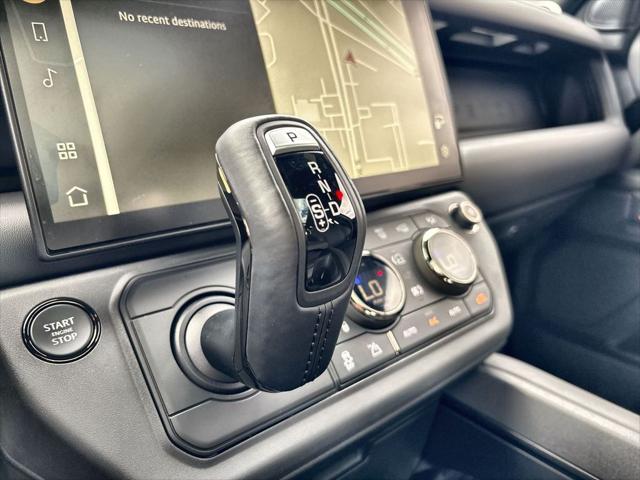 2026 Land Rover Defender P635 OCTA Black