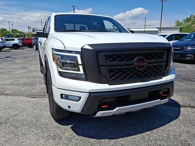 2024 Nissan TITAN Crew Cab PRO-4X 4x4 2024 Nissan TITAN Crew Cab PRO-4X 4x4