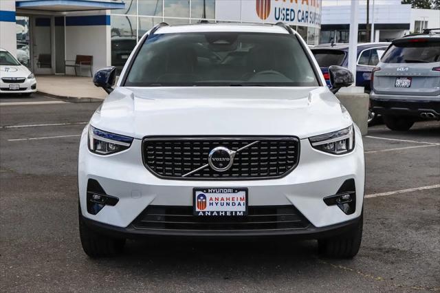 2023 Volvo XC40 B5 Ultimate Dark Theme