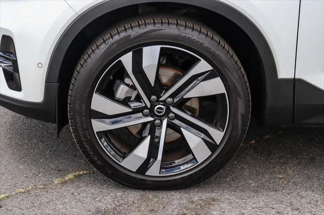 2023 Volvo XC40 B5 Ultimate Dark Theme