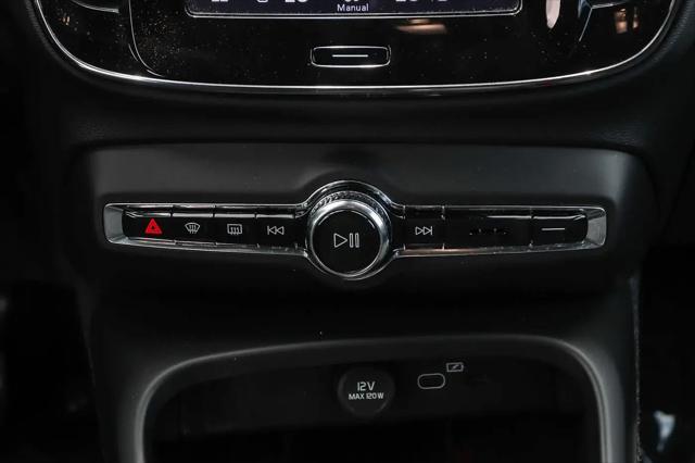2023 Volvo XC40 B5 Ultimate Dark Theme