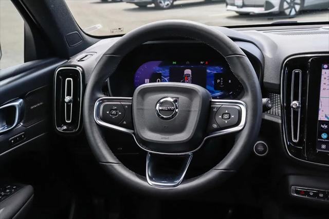 2023 Volvo XC40 B5 Ultimate Dark Theme