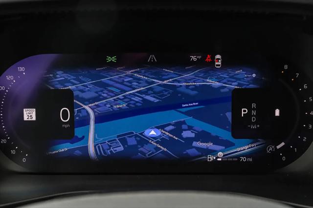 2023 Volvo XC40 B5 Ultimate Dark Theme