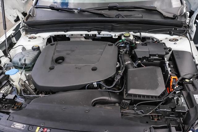 2023 Volvo XC40 B5 Ultimate Dark Theme