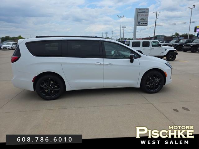 2027 Chrysler Pacifica Limited
