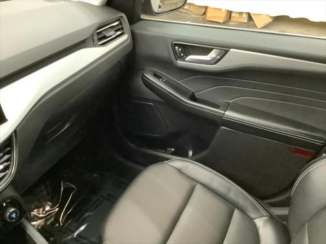 2025 Ford Escape Platinum