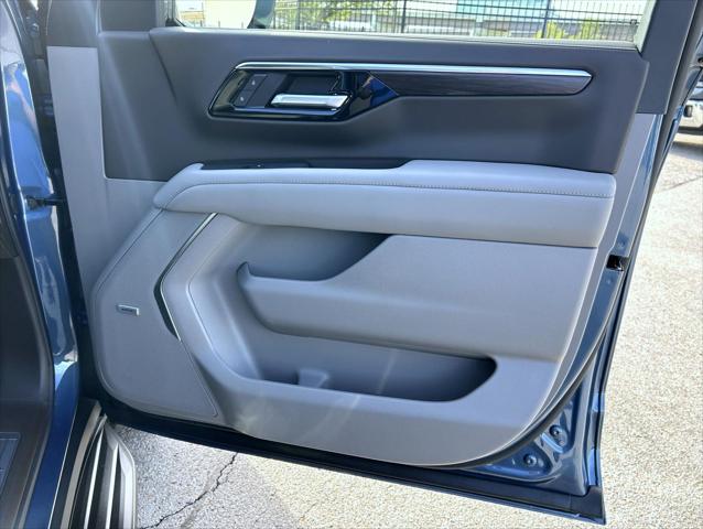 2026 Chevrolet Suburban LT, 4WD