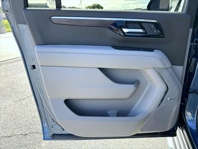 2026 Chevrolet Suburban LT, 4WD